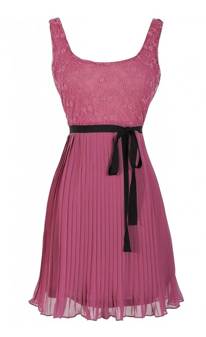 Lace Top Pleated Chiffon Dress With Fabric Sash in Berry